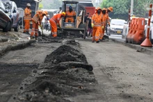 Alcaldía de Cali recupera 6,2 kilómetros de la vía al mar con trabajos a doble jornada