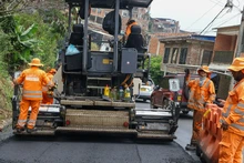 Alcaldía de Cali recupera 6,2 kilómetros de la vía al mar con trabajos a doble jornada