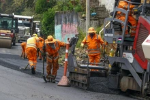Alcaldía de Cali recupera 6,2 kilómetros de la vía al mar con trabajos a doble jornada