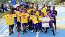 Alcaldía entregó cancha múltiple y dotación en Comuneros I