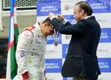 Alcaldía condecoró al piloto caleño Óscar Tunjo por su título en el ‘IMSA VP Racing’