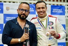 Alcaldía condecoró al piloto caleño Óscar Tunjo por su título en el ‘IMSA VP Racing’