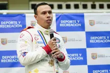 Alcaldía condecoró al piloto caleño Óscar Tunjo por su título en el ‘IMSA VP Racing’