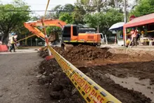 Alcaldía de Cali pavimenta vías que estaban “a medias” en el barrio Santa Anita; cinco tramos serán reparados con concreto rígido