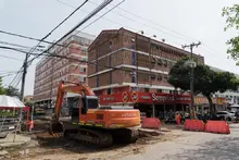 Alcaldía de Cali pavimenta vías que estaban “a medias” en el barrio Santa Anita; cinco tramos serán reparados con concreto rígido