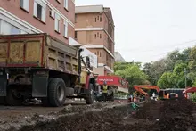 Alcaldía de Cali pavimenta vías que estaban “a medias” en el barrio Santa Anita; cinco tramos serán reparados con concreto rígido