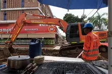Alcaldía de Cali pavimenta vías que estaban “a medias” en el barrio Santa Anita; cinco tramos serán reparados con concreto rígido