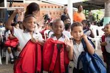 ¡A estudiar en Modo Esperanza! 391 niños afectados por el terremoto reciben kits escolares en Cali