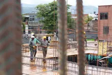 Construcción del nuevo Hospital Primitivo Iglesias avanza en un 43 %: concluyó la fase de cimentación y ahora se trabaja en la estructura