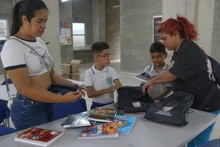 Secretaría de Educación entregó 144 paquetes escolares a estudiantes de la Institución Educativa El Diamante 