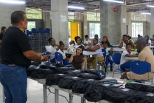 Secretaría de Educación entregó 144 paquetes escolares a estudiantes de la Institución Educativa El Diamante 