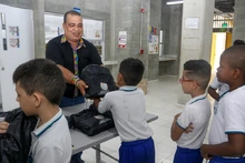 Secretaría de Educación entregó 144 paquetes escolares a estudiantes de la Institución Educativa El Diamante 