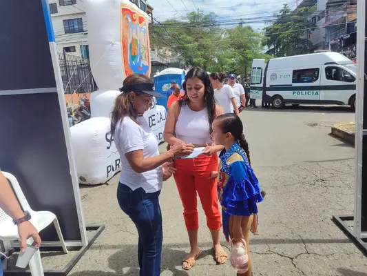 En la feria de servicios ‘Volvamos a mi Cali bella’, la Secretaría de Educación presentó las diferentes ofertas educativas y cupos disponibles para la comuna 18