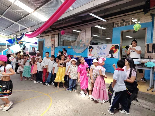 La Institución Educativa Oficial Isaías Gamboa realizo su tradicional Festival Petronio Isaiano celebrando la cultura afrocolombiana