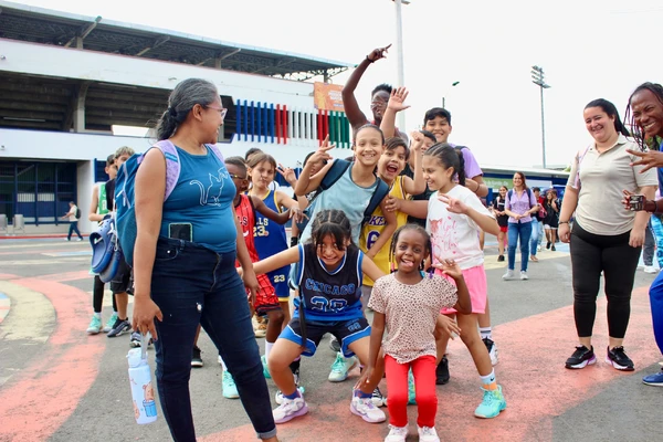 Niños de los programas ‘Deporvida’ y ‘Deporte Escolar’ de Cali disfrutan sus vacaciones recreativas