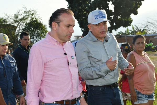 Alcalde Alejandro Eder compartió un entrenamiento de rugby con los jóvenes de la Comuna 13