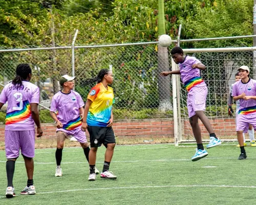 Uramba llegó al barrio Siete de Agosto con deporte, inclusión y atención institucional