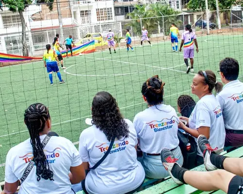Uramba llegó al barrio Siete de Agosto con deporte, inclusión y atención institucional