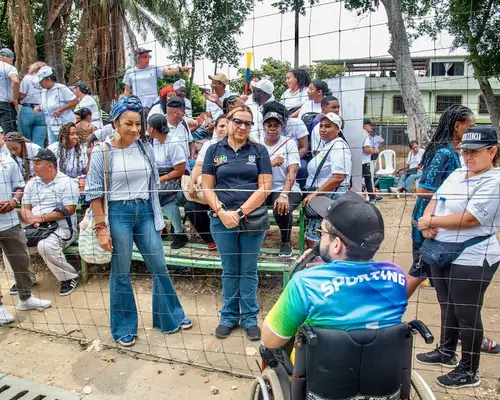 Uramba llegó al barrio Siete de Agosto con deporte, inclusión y atención institucional