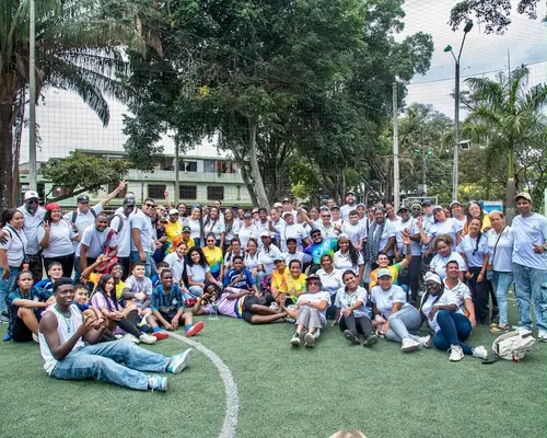 Uramba llegó al barrio Siete de Agosto con deporte, inclusión y atención institucional