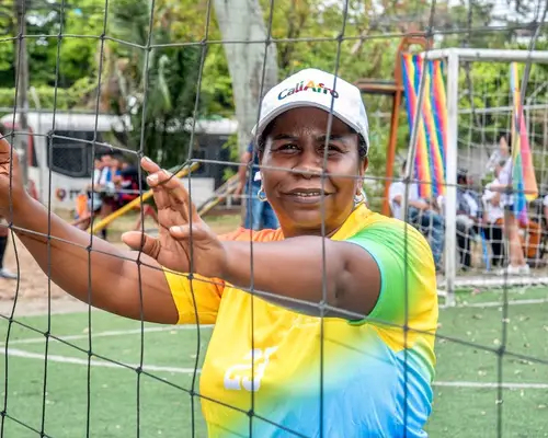 Uramba llegó al barrio Siete de Agosto con deporte, inclusión y atención institucional