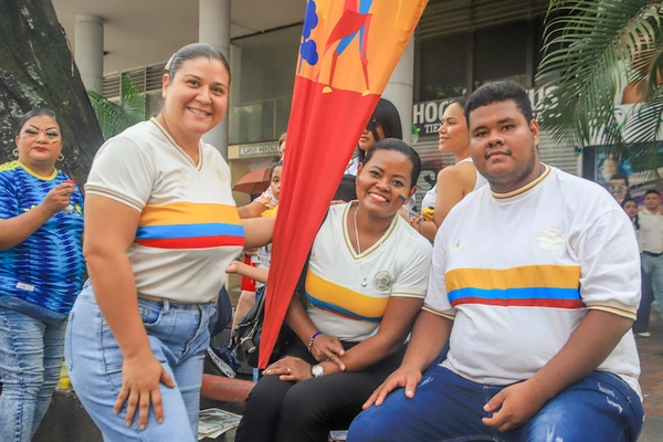 Cali rindió homenaje a la Fuerza Pública con el tradicional desfile del Día de la Independencia