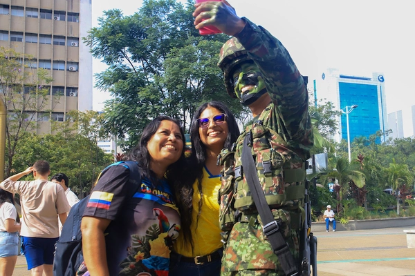 Cali rindió homenaje a la Fuerza Pública con el tradicional desfile del Día de la Independencia