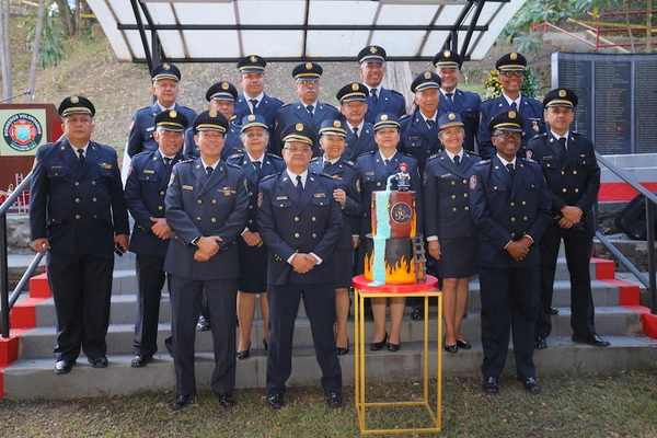 Alcalde Eder ratifica nuevas inversiones para fortalecer al Cuerpo de Bomberos de Cali en su aniversario 98