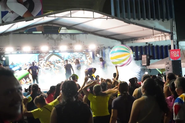 La Ciclovida ‘Noche Caleña’ adelantó la celebración del cumpleaños 490 de Cali