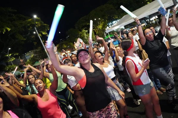 La Ciclovida ‘Noche Caleña’ adelantó la celebración del cumpleaños 490 de Cali