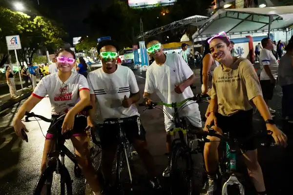 La Ciclovida ‘Noche Caleña’ adelantó la celebración del cumpleaños 490 de Cali