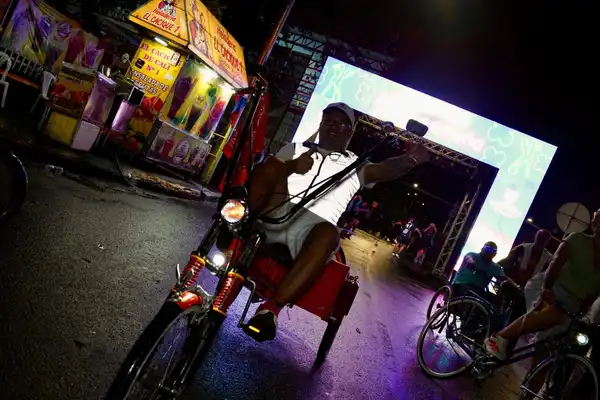 La Ciclovida ‘Noche Caleña’ adelantó la celebración del cumpleaños 490 de Cali