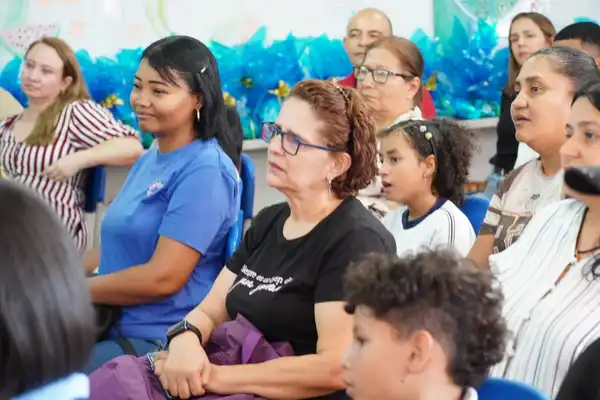 Escuelas que alimentan futuro: Cali fortalece la alimentación saludable con la entrega de recetarios en la sede Adán Cordovez Córdoba