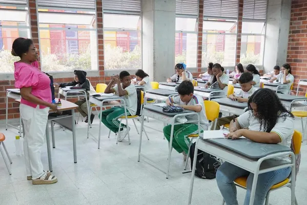 Educación como prioridad para recuperar a Cali después del terremoto: 95% de los estudiantes ha regresado a la presencialidad