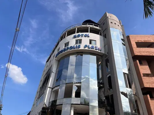 La Alcaldía de Cali avanza en la demolición de edificaciones afectadas por el terremoto en el barrio Los Cámbulos