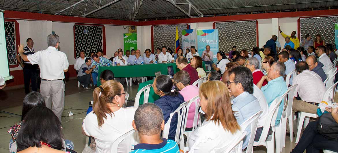 Foto de la quinta quinta visita del Alcalde y su gabinete en la comuna 12 Foto de la quinta quinta visita del Alcalde y su gabinete en la comuna 12