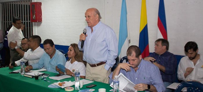 Foto sexta visita a la comuna 18 Foto sexta visita a la comuna 18