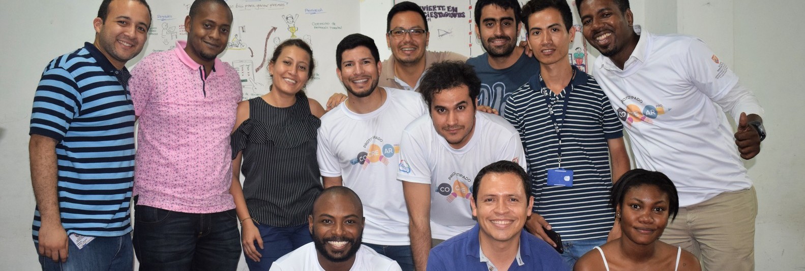 Slider con personas que participaron en el ejercicio pedalea ve