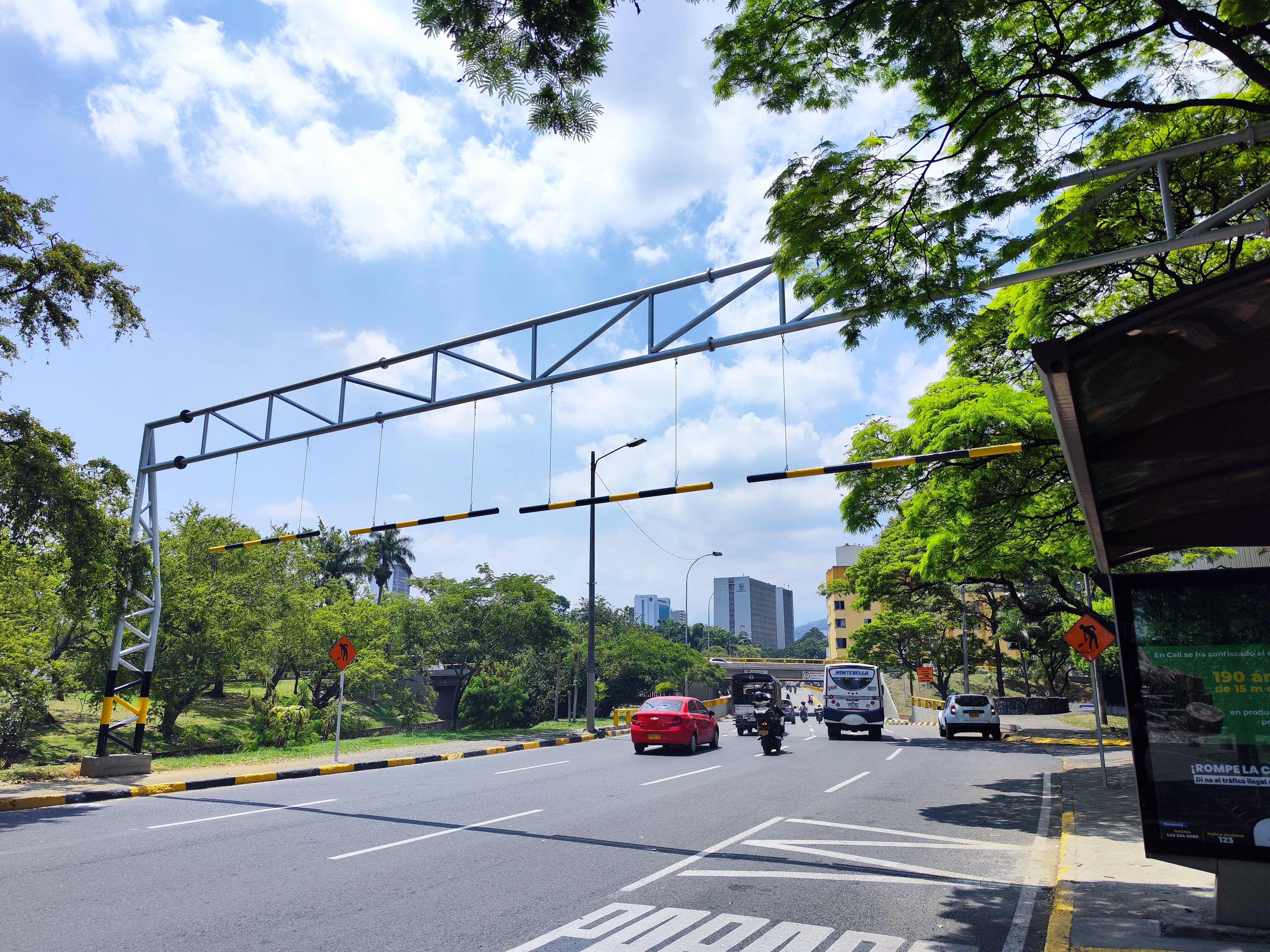 Se iniciarán obras de restauración del puente contiguo al Club Colombia, por lo cual se presentarán desvíos en vías en este sector Se iniciarán obras de restauración del puente contiguo al Club Colombia, por lo cual se presentarán desvíos en vías en este sector