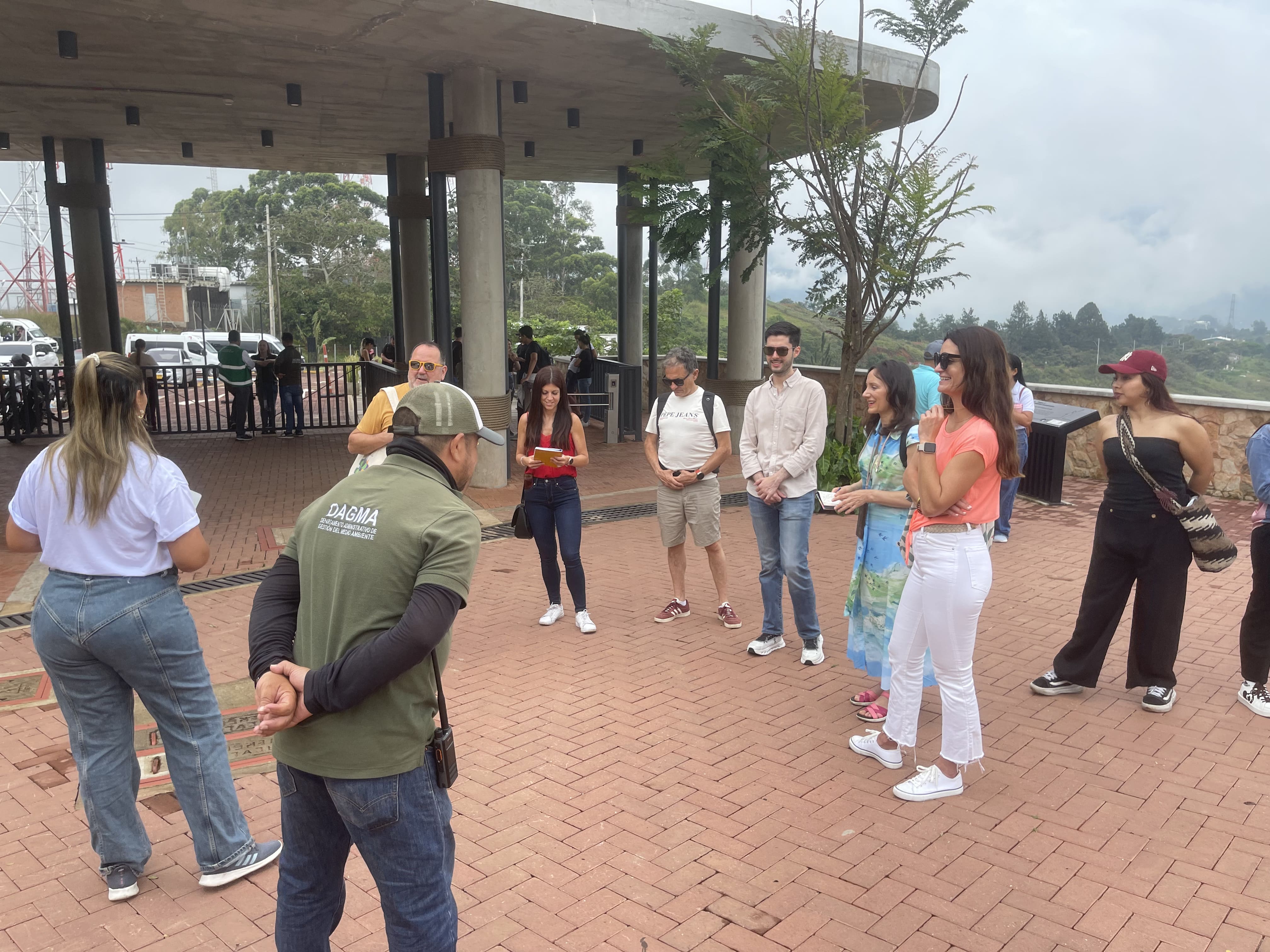 Periodistas españoles quedaron maravillados con Cristo Rey: destacaron el manejo del Dagma en este ecoparque