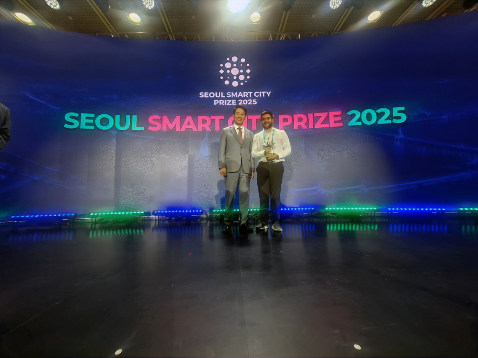 Alcalde Alejandro Eder recibe el ‘Premio de Liderazgo’ en el ‘Seoul Smart City Prize 2025’ Alcalde Alejandro Eder recibe el ‘Premio de Liderazgo’ en el ‘Seoul Smart City Prize 2025’