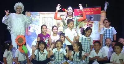 Presentan títeres en el teatrino de la Unión