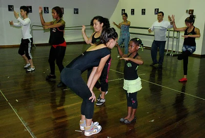 Administración caleña y universidad fortalecen semilleros de escuelas de salsa