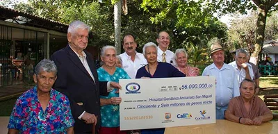 Autos Antiguos entregó donación de $56 millones al Ancianato San Miguel