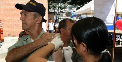 Abren jornada de vacunación para adultos mayores, contra el neumococo