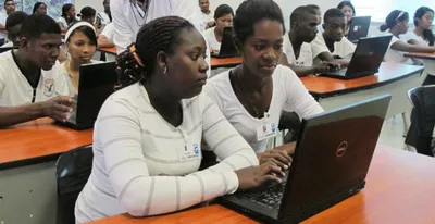 Se gradúan 231 jóvenes afro e indígenas en inglés nivel B1