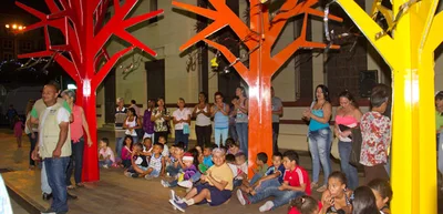 Cartas de Navidad de niños caleños ya cuelgan de los árboles de los deseos
