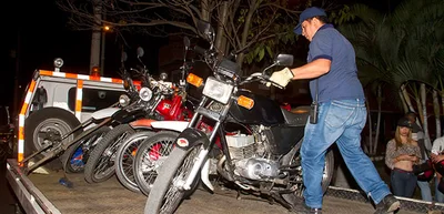 Realizan operativos por práctica irregular de acrobacias en motos, en el Coliseo de El Pueblo