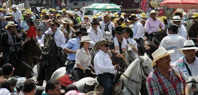 Caleños y visitantes disfrutaron la cabalgata