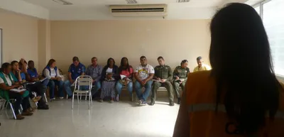 Acompañamiento social a familias de Llano Verde